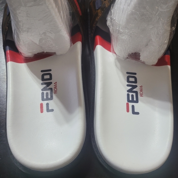 FENDI SLIDES - Picture 3 of 8